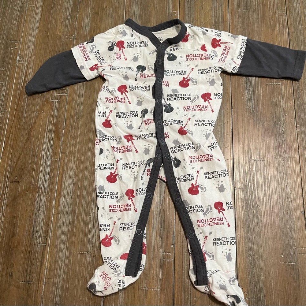 ✨2/$6✨ Baby boy Kenneth Cole reaction sleeper